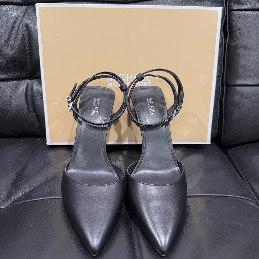 Michael Kors Imani Leather Pump‎ - Picture 3 of 7